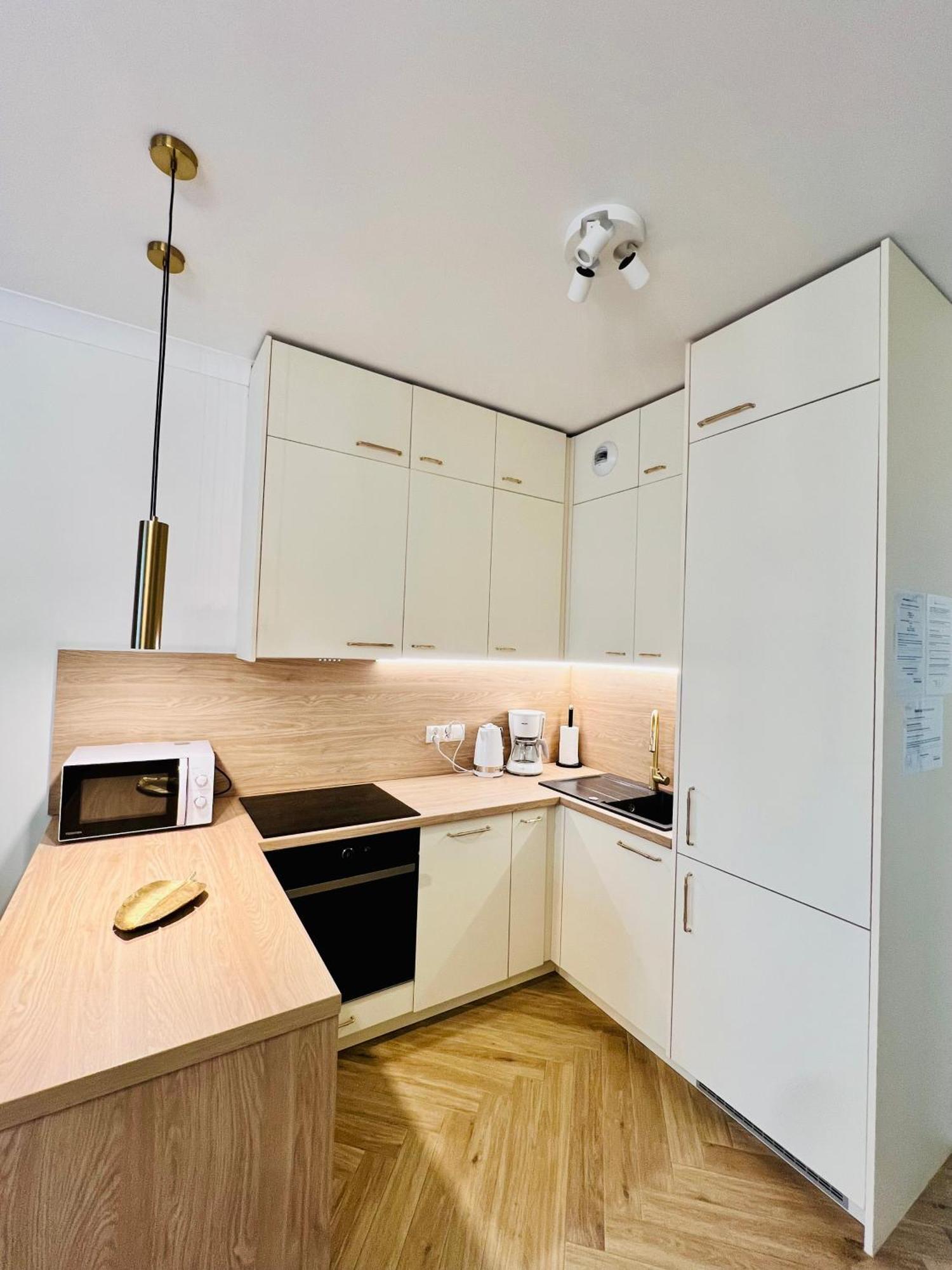 Atrium - Old Town Luxury Apartments - By Upstairs Cracóvia Exterior foto