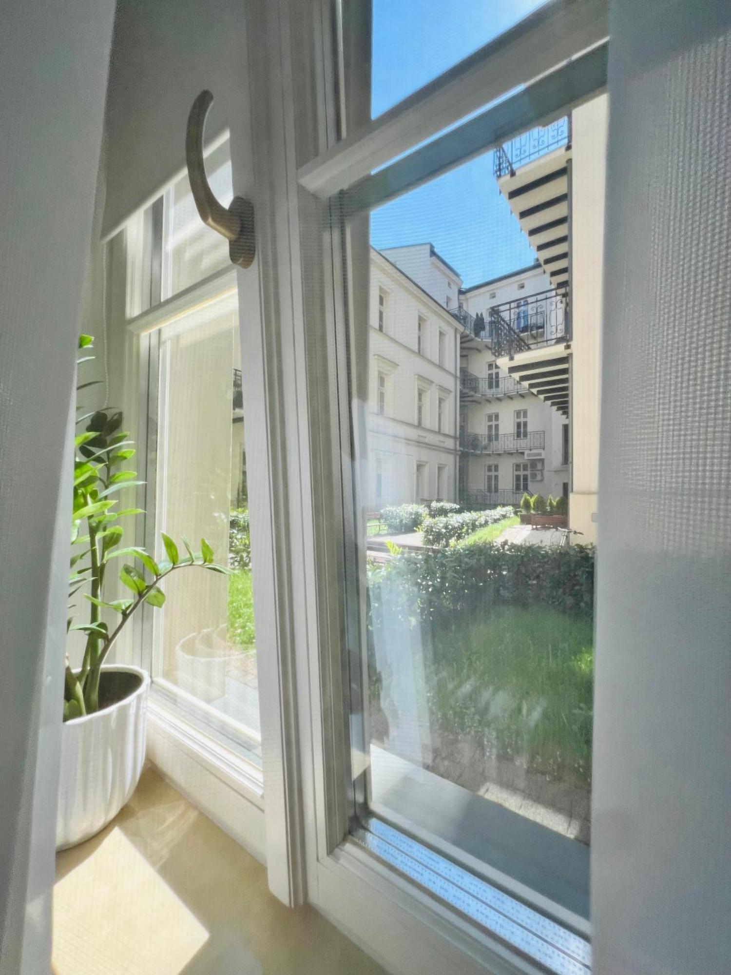Atrium - Old Town Luxury Apartments - By Upstairs Cracóvia Exterior foto